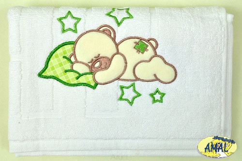 AMAL uteráčik s výšivkou, vzor MACKO II, zelený, 55x72 cm